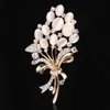 Pins Broschen OneckOha Heiße verkaufende moderne Opal-Stein-Blumen-Brosche Rhinestone-Kleidungs-Zusatz-Geburtstags-Geschenk Z0421