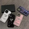 Top Luxury Designer Phone Case iPhone 15 Pro Max 15Plus 14Pro 13 12 11P Designer Fashion Creative Phone Case Lettre de plaque signalétique triangulaire