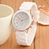 ساعة Wristwatches Fashion Cute Women Watch Watch Silicone Band Quartz Watches Tenalog Permet Sport Wristwatch for Kids Relojes Para Mujer