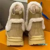 Stivale in lana calda Stivaletti da donna di lusso Stivaletti da donna in morbida pelle scamosciata con finiture in shearling Abito da sposa da donna Comfort Stivali da combattimento da donna