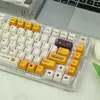 Tangentbordsartongtangentknappar 123 Keys för DIY Mekaniskt tangentbord OEM PBT Key Caps Set Yellow Red Game PC Gaming Kit KeyCups Gamer 60% 65% Q231121