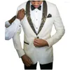 Mäns kostymer tvådelar vita bröllop brudgummen tuxedos guld sjal lapel smal fit män för kväll prom festjacka byxor manlig blazer