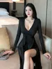 Casual Kleider WOMENGAGA 2023 Schwarz V-ausschnitt Langarm Split Kleid Elegante frauen Sexy Mode Süße Koreanische Frauen Tops HJ8W