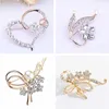 Broches Broches Japon Et Corée Haute Qualité Coeur Forme Broches Amour Fleur Strass Broches Filles Femmes Imitation Perle Broche Corsage Z0421