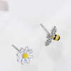 Orecchini a cerchio per donna Set di borchie Ragazze Cute Female Fresh And Bee Daisy Girasole asimmetrico