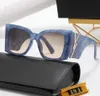 Spiacellatrice di stilista per donna occhiali UV Protezione da sole Libro da sole O occia casual con scatola molto buona con scatola