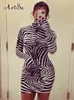 Freizeitkleider Artsu Zebradruck Damen Minikleid Langarm mit Handschuhen Rollkragen Bodycon Sexy Herbst Winter Slim Club 4 230421