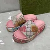 Diseñador de lujo Sandalias para mujer Plataforma Cuña Lafite Lona Bordado Zapatos de fondo grueso Zapatillas de playa al aire libre Tamaño 35-44 Con caja