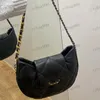 19 hobo underarmsäck 28 cm designer kvinnor axelväska läder diamant guld hårdvara metall lås lyx handväska matelasse kedja crossbody väskor makeup väskor sacoche