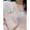 Desginer trèfle Version haute Bateau de soirée avec la même broche papillon brisant le cocon en un papillon Blanc Fritillaria Pin Tempérament Diffusion en direct