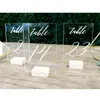 Party-Dekoration Personalisierte transparente Acryl-Hochzeits-Tischnummern mit Haltern Kalligrafie-Schilder Rustikaler Holz-Nummernständer