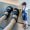 Sandálias sandálias infantis verão garotas confortáveis ​​abertas metal metal simples estilo coreano Kids moda sapatos de praia fofos versátil 230421