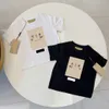 Yeni moda bebek kıyafetleri çocuk tasarımcısı tişört çocuk setleri yaz erkek kız kısa kollu lüks marka mektupları Toddler giysi