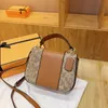 2023 lyxväska högkvalitativ designare påse Tote Girls Fashion Bag Womens Shoulder Bag Solid Color Bag With Chain Fashion Bag Real Pickup Buckle Macaron liten väska