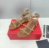 23SS Summer Color -nitar Spiked Gladiator Flat Sandals Stones Studded Flip Sandal Women's Shoes Justerbara spänne snören