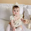 Rompers Babykleding Baby's Barebacked Small Floral Cotton Cotton Short Sleeveved Triangle Deskleding Deskleding voor babymeisjes 230421