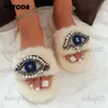 Kapcie kobiety buty zimowe slajdy futra dla kobiet Krzyż Flat Rhinestone Eyes Kapcia puszyste sztuczne futra pluszowe szkiełka zapatos de mujer t231121