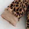 Kvinnors päls leopard mönstrad vinter faux kappa för kort lös förtjockad 2023 europeiska amerikanska sexiga långa ärmar