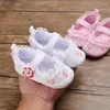 Lauflernschuhe für Babys, Mädchen, weiß, rosa, mit Blumen, bestickt, weiche Sohlen, Prewalker, zu Fuß, Kleinkind, lässig, für Kinder