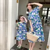 Família, roupas, mãe, filha Floral Dress Family Combation Roupes Manga curta Vestidos soltos de estilo coreano Mommy e eu vestido de meninas 230421
