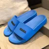 2023 Pantoufles Hommes Femmes Slider Slides Sandales Caoutchouc Designer Pantoufles à semelle plate Paris Piscine POOL SLIDE SANDAL 3D Sliders de logo en relief 35-46 avec boîte