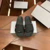 2023 Ny stil Mode Tidal nuvarande tofflor sliders Paris slides sandaler tofflor för män kvinnor Designer unisex beach flip flops