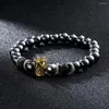 Strand Black Natural Stone Bead Armband Golden Crown Pendant Charms för män Manliga smycken Partihandel