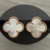 Designer Clover Studs Earring Vintage Four Leaf Clover Charm Stud Earrings Back Mother-of-Pearl Rostfritt stål Guldstänger Agate for Women Wedding Jewelry Gift 1