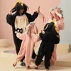 Familjsmatchande kläder julpyjamas för familjematchande kläder par varma fleece onesies pajamas kvinnor män anime sömmar sömnkläder barn jumpsuits 231120