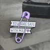 Pins Broschen You Are Safe With Me Sicherheitsnadel Broschen Anstecknadeln aus Hartemaille Rucksack Jacken Taschen Accessoires für Männer Frauen Paar Z0421