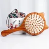 Haarborstels Schattige houten peddelhaarborstel / mini draagbare airbag-massagekam met houten haren / houten kinderkam 231121