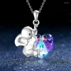 Chaînes De Mode Simple Collier Femelle Éléphant Tenant En Forme De Coeur Coloré Cristal Animal Pendentif Cadeau Bijoux En Gros