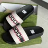 Designer Slides Herr Flip Flops Randiga redskap Bottom Sandaler Högkvalitativa halkfria Tofflor Herr Dam Mode Strandskor Storlek 5-11 NO301