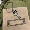 Designer-Klassiker-Schlüsselanhänger-Schmuck, Vintage-Halskette mit geschnitztem Schlüssel, Paare, Party, Urlaub, hochwertige Geschenke