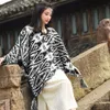 New Yunnan Etnic Style Black and White Ink Women's Outerwear Sunscreen Cape för turism som bär i Dali