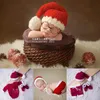 Шапки Шапки Dvotinstborn Baby Pography Реквизит Красный Рождественский вязаный комплект одежды Шапка Ползунки Брюки Носки Santa Studio Shooting Po Prop 231120