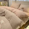 Sängkläder set japansk rutig enkel tvättad bomull med fyrdelar set ins folida färgmonterad ark täcke täcksäng