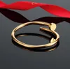 braccialetto di gioielli con ciondoli braccialetti di design Gioielli di lusso per le donne Braccialetto di moda Lega di acciaio al titanio placcato oro Bracciale dal vivo di lusso con diamanti all'ingrosso
