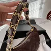 Mulheres elegantes Hobo Matelasse Corrente Couro Acolchoado Hardware Dourado Crossbody Designer Oco Emblema Bolsa de Ombro Clássica Sacache Mala