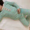 Conjuntos de roupas 2 pçs/set bebê menina menino com nervuras listrado pijamas conjunto de roupas de algodão da criança manga longa pijamas acessórios infantis