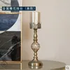 Kerzenhalter Retro Metall geschnitzte Säule Luxushalter Home Hochzeitsdekoration vergoldeter Kerzenhalter aus Eisenglas