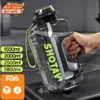 Tasses 2 L Bouteille d'eau avec paille Grandes bouteilles de voyage portables pour l'entraînement Sport Fitness Tasse avec échelle de temps Bouteille Lamgool sans FDA Z0420