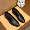 8 stil mode ny vår sommar snörning män skor designer hög kvalitet vintage brittisk formell lyxklänning loafers bröllop brogue skor storlek 38-46