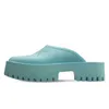 Lyxdesignade sandaler Män Kvinnor Slides Tofflor Plattform Perforerad Klassisk Brokad Gummi Flats Skor Flip Flops Sneakers Loafers