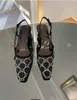 2023 Luxury feminino g slingback sandálias bombear sapatos de slingback Aria são apresentados em malha preta com cristais Motivo Sparkling traseiro Tamanho do fechamento da fivela 35-41