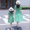 家族を一致する服装家庭服サマーマザーキッズシフォンフローラルドレスママと娘マッチする服の女の子ビーチドレス女女服230421