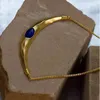 Anhänger Halsketten Vintage Gold Farbe Halbmond Halskette Für Frauen Elegante Geometrische Blaue Stein Inlay Einfache Mond Choker Mode Schmuck