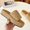 23 saison Best-seller Chaussures Mode Raphia Flatform Sandales En Métal Émaillé Triangle Logo Femmes En Plein Air Marche Intérieure Maison Sandales