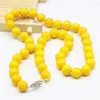 Chaînes Femmes Charmes Bijoux Collier Coquillage Artificiel Imitation Corail 8/10 / 12mm Jaune Citron Perles Rondes Corde Chaîne Fille 18 pouces Y926