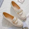 Chaussures habillées pour femmes mode talons épais pompes fille belle chaîne de perles mocassins doux